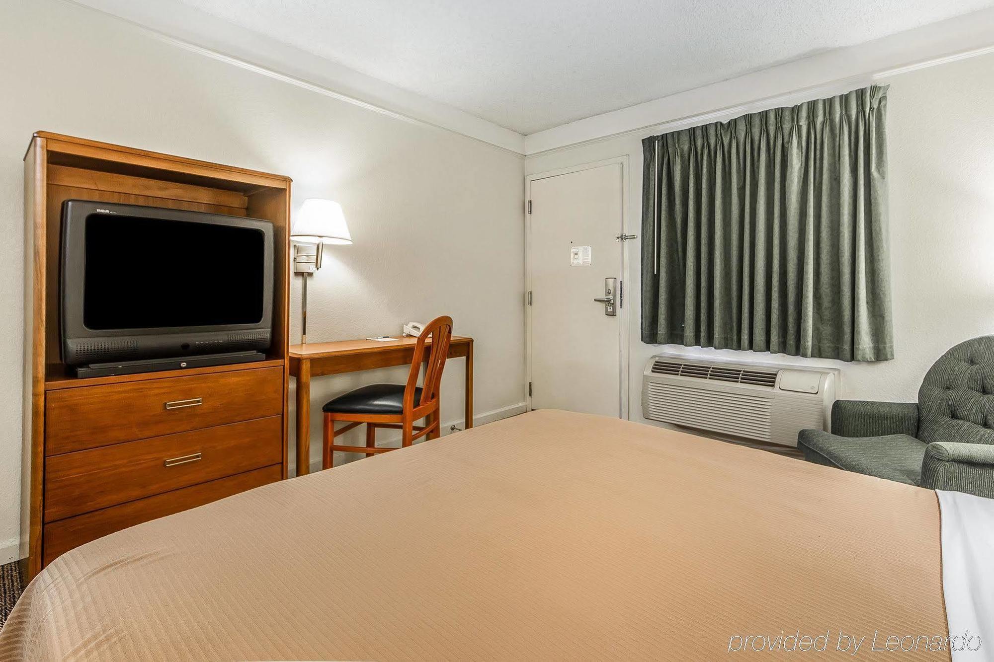 Quality Inn 斯托克顿 外观 照片