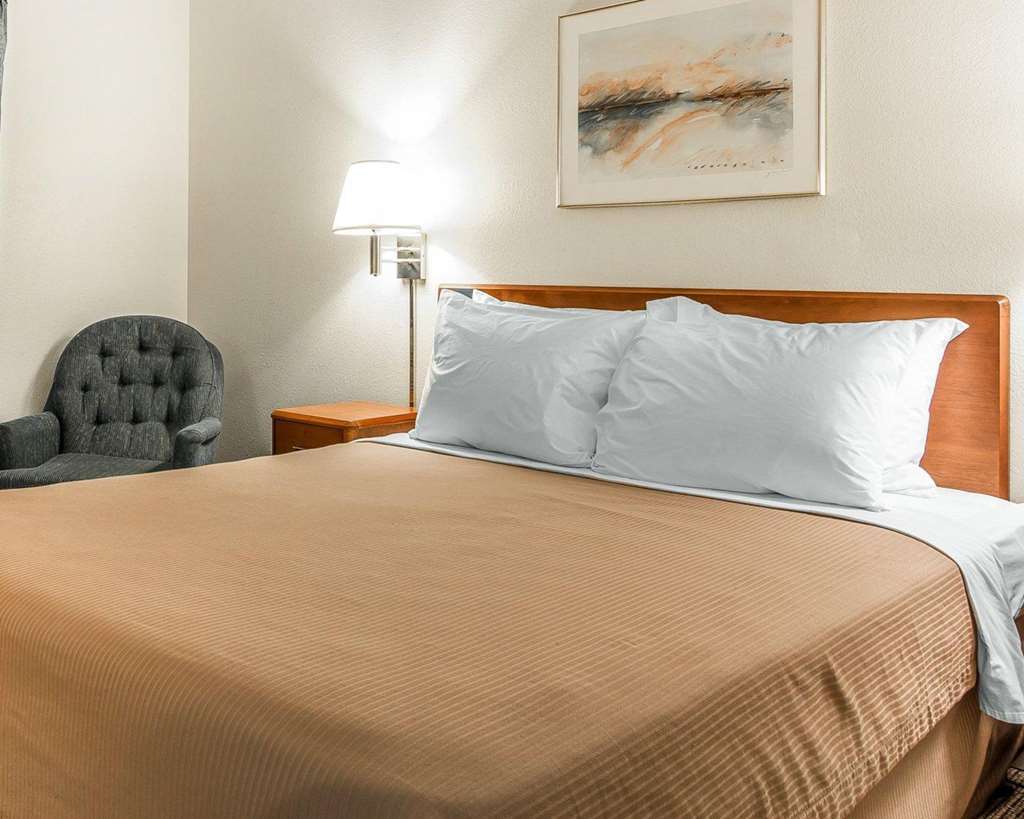 Quality Inn 斯托克顿 客房 照片