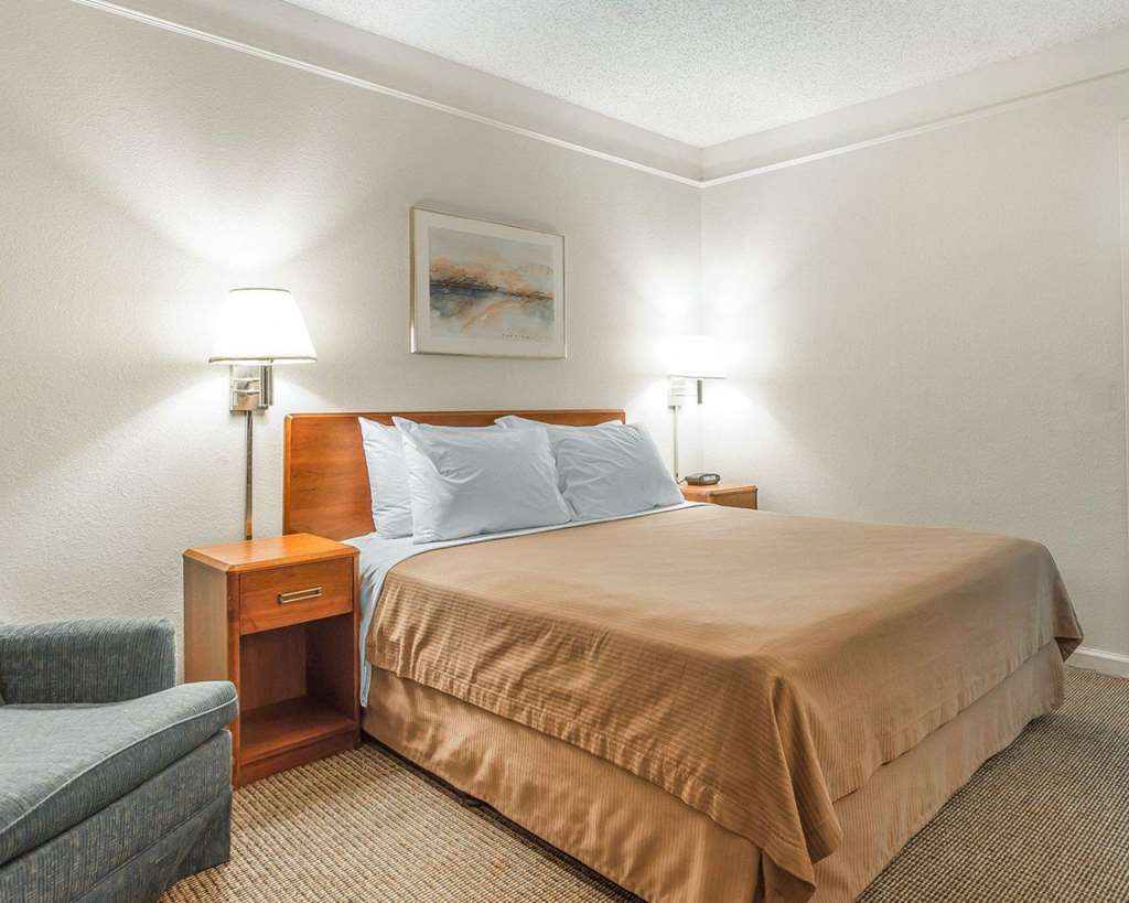 Quality Inn 斯托克顿 客房 照片
